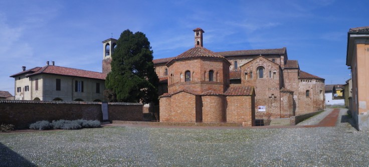 Panorama.Lomello.battistero